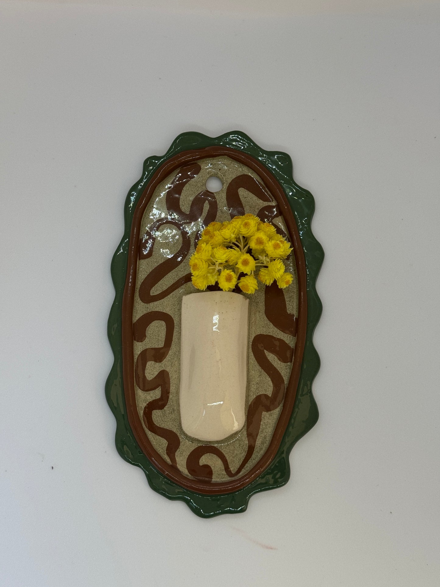 Bej Kahverengi Desenli Çiçek Seramik Duvar Saksısı