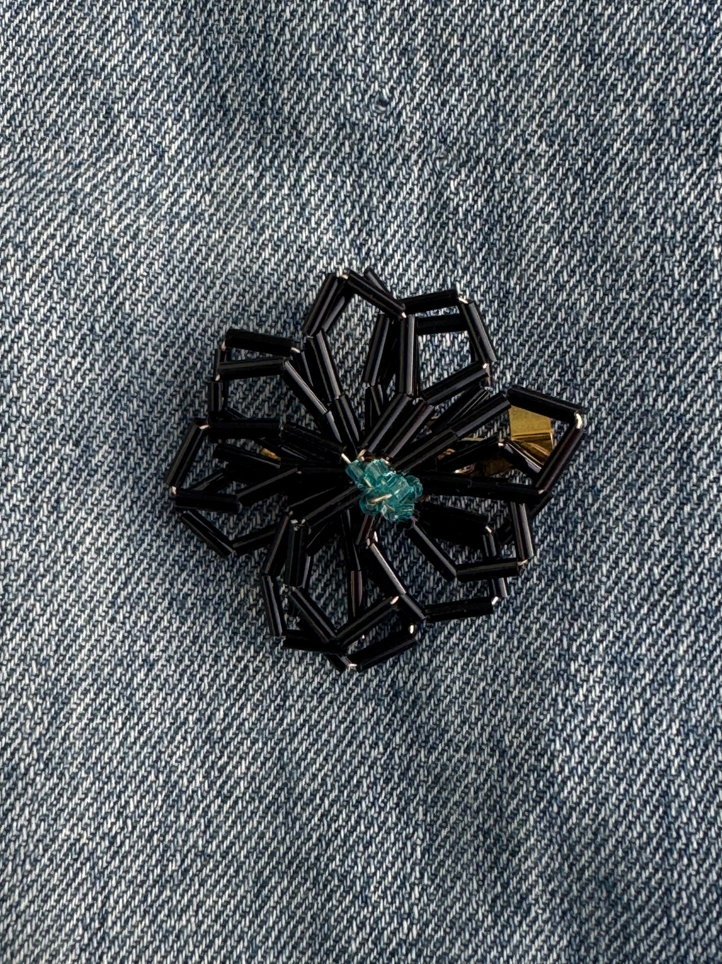 Miyuki Çiçek Broş